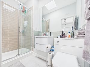 En-suite- click for photo gallery